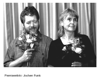 Friederike Kaivers und Joachim Steinbrück während der Premiere auf der Bühne, Foto von Jochen Funk